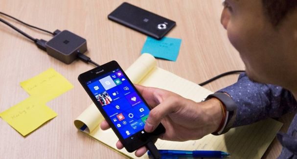 Display Dock lumia continuum windows 10 mobile