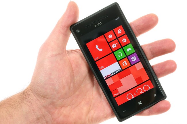 HTC Windows Phone 8X in hand