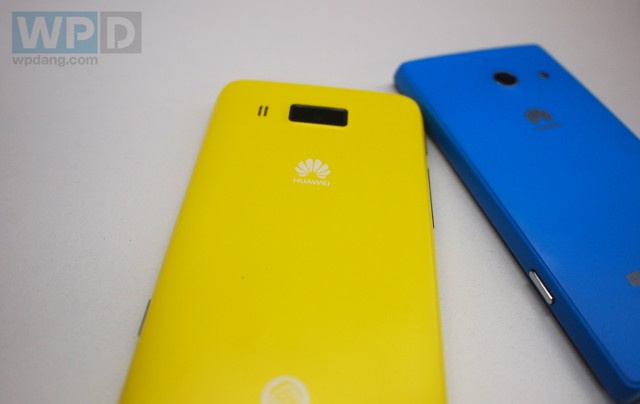 Huawei Ascend W3 back