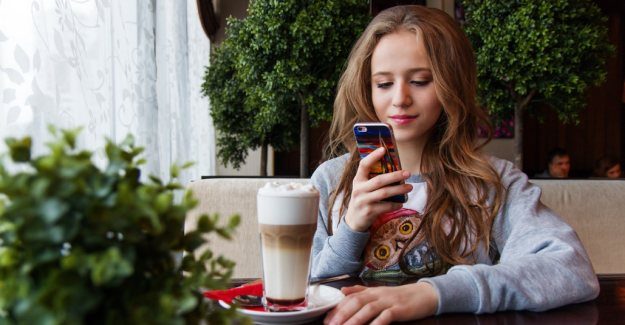 smartphone (CC BY 2.0) by Sole Treadmill