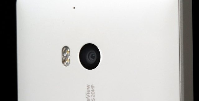 Nokia Lumia Icon camera back side