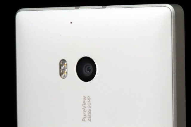 Nokia Lumia Icon camera back side